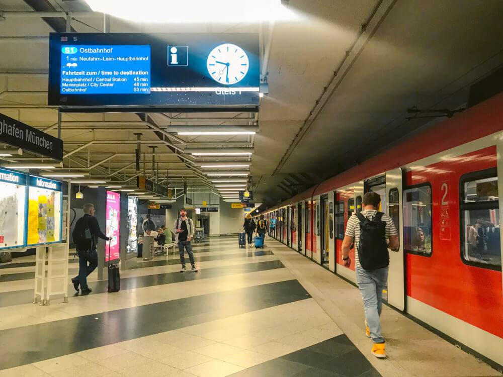 Khu vực tàu điện (S-Bahn) tại sân bay